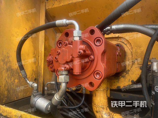 液壓泵艙室正面整體(整機(jī)外觀) 液壓泵艙室正面整體(整機(jī)外觀)