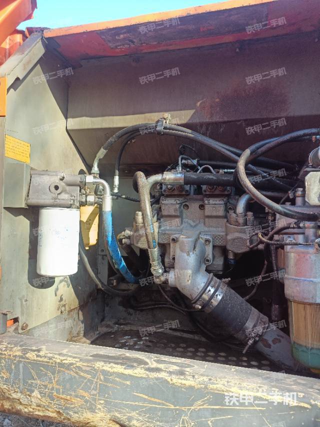 液壓泵艙室正面整體(整機(jī)外觀) 液壓泵艙室正面整體(整機(jī)外觀)