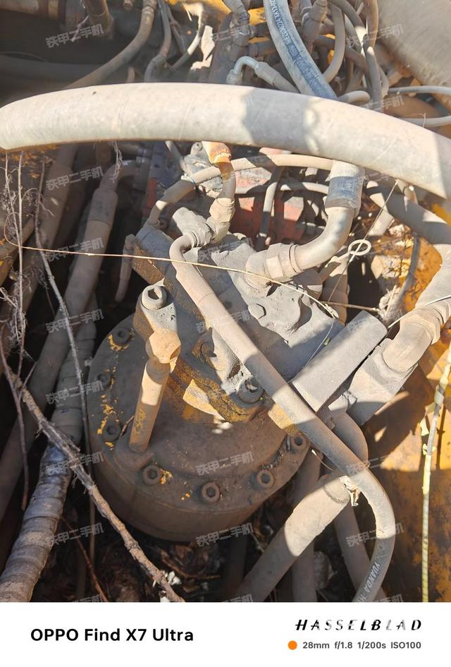 回转马达和主控阀（整机外观）