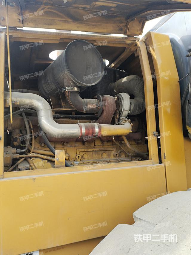 發(fā)動(dòng)機(jī)右側(cè)（整機(jī)外觀及大件）