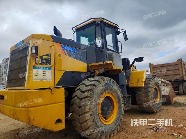 工作裝置整體（整機外觀及大件）