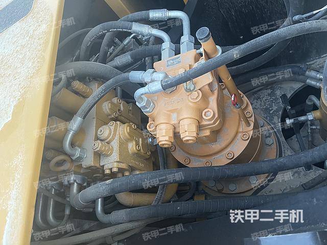 回轉(zhuǎn)馬達(dá)和主控閥(整機(jī)外觀) 回轉(zhuǎn)馬達(dá)和主控閥(整機(jī)外觀)