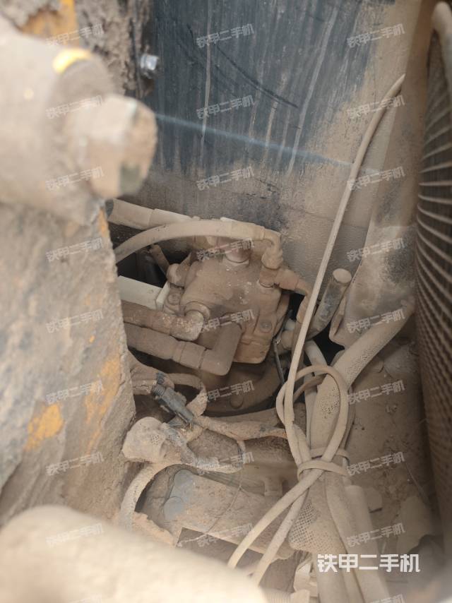 回轉(zhuǎn)馬達(dá)和主控閥（整機外觀）