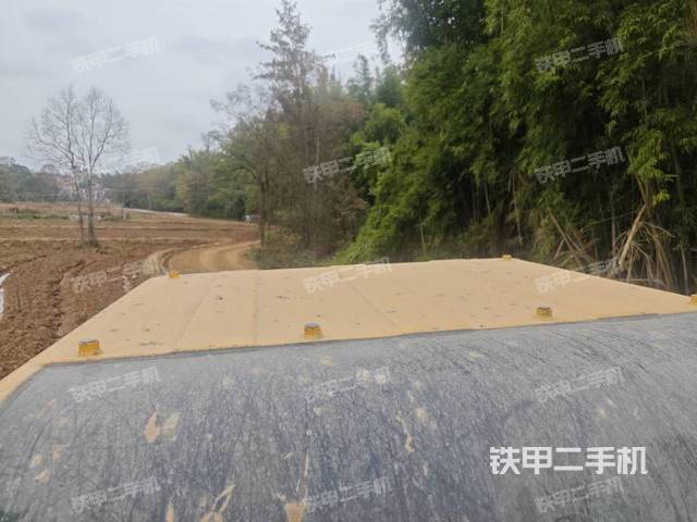 駕駛室頂部（整機外觀）