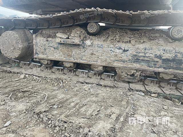 單側(cè)履帶整體(整機(jī)外觀) 單側(cè)履帶整體(整機(jī)外觀)