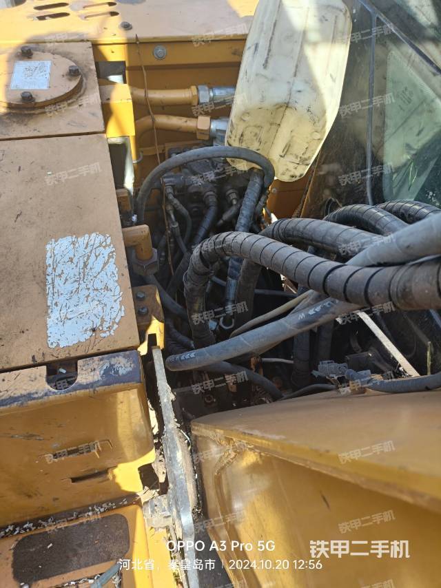 回轉(zhuǎn)馬達(dá)和主控閥（整機(jī)外觀）