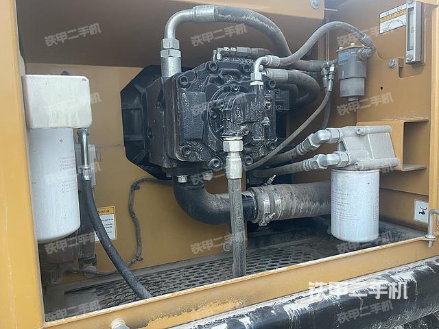 液壓泵艙室正面整體(整機(jī)外觀) 液壓泵艙室正面整體(整機(jī)外觀)