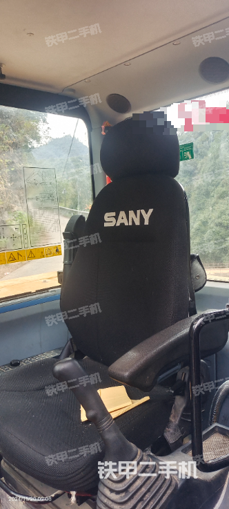 驾驶室顶部（整机外观）