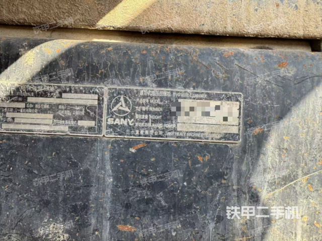 單側(cè)履帶整體(整機(jī)外觀) 單側(cè)履帶整體(整機(jī)外觀)