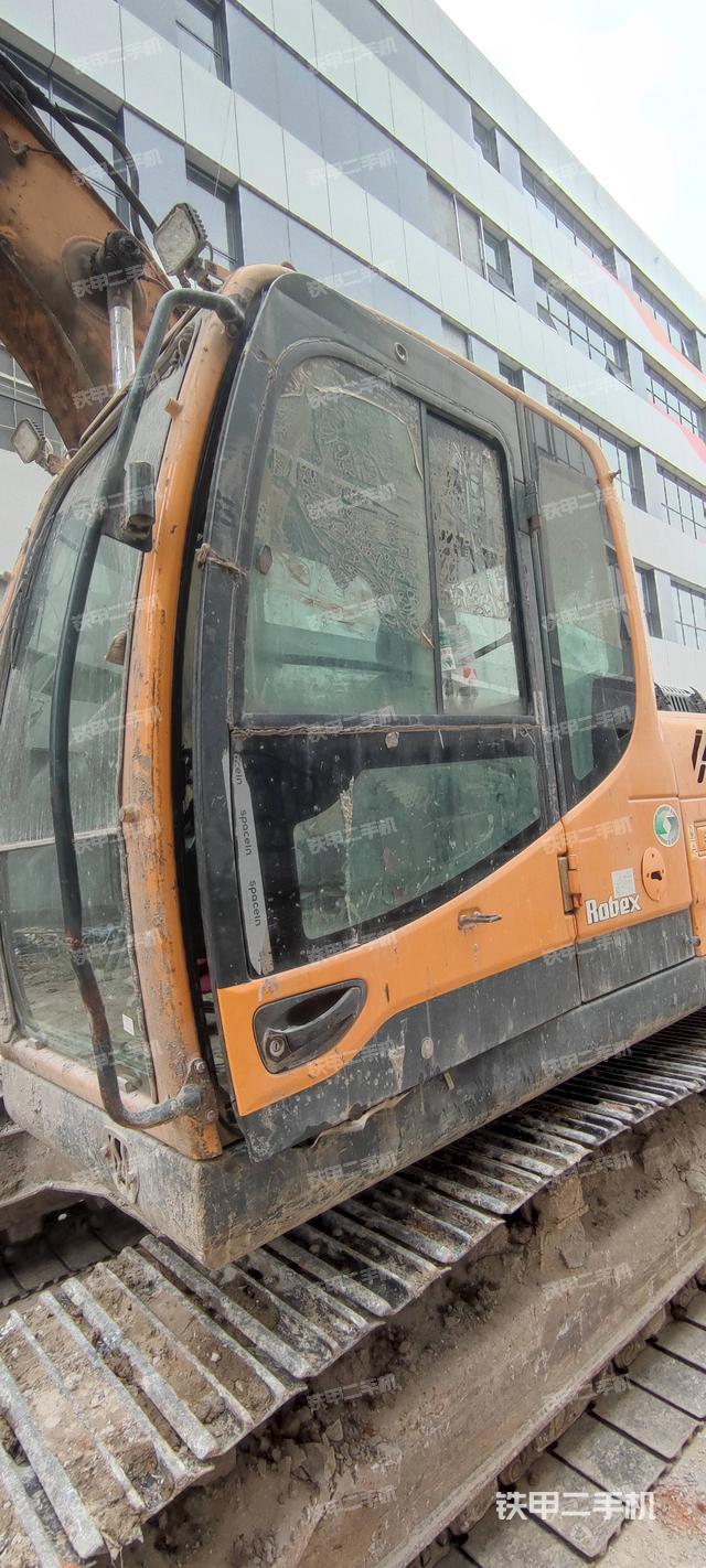 駕駛室整體（整機外觀）