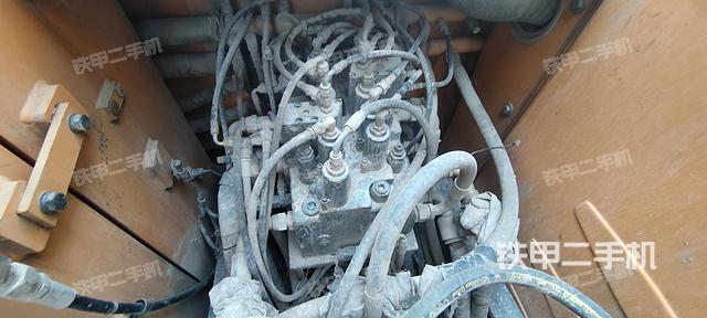 回轉(zhuǎn)馬達和主控閥（整機外觀）