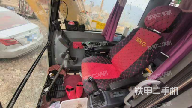 驾驶室整体（整机外观）