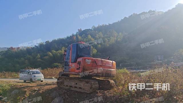 駕駛室頂部（整機外觀）