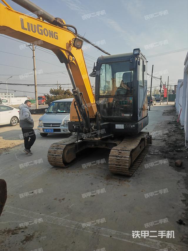 回轉(zhuǎn)馬達(dá)和主控閥（整機(jī)外觀）