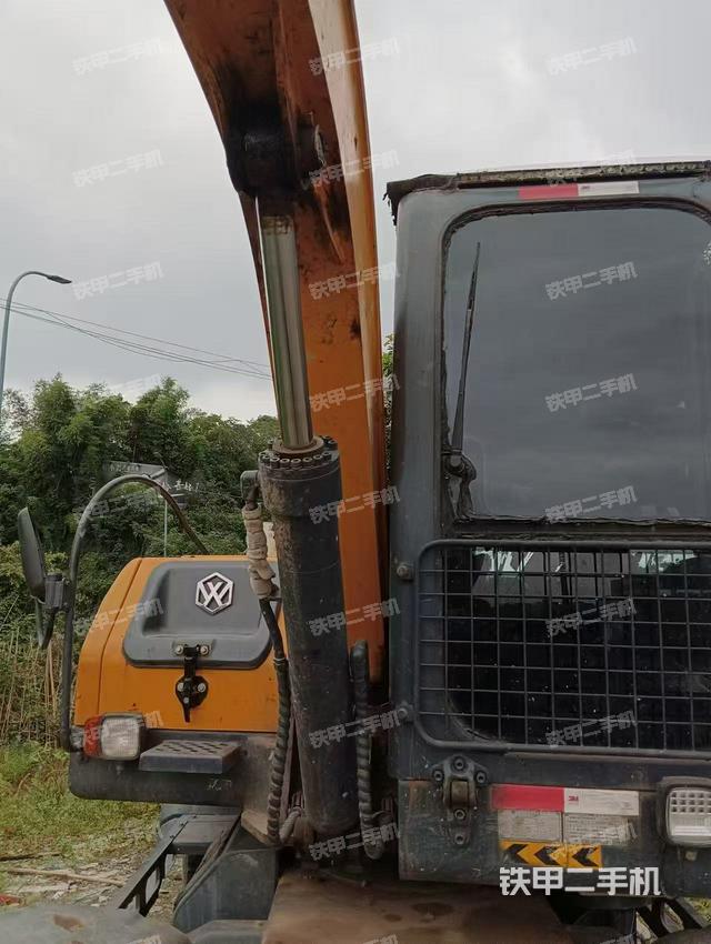 驾驶室顶部（整机外观）