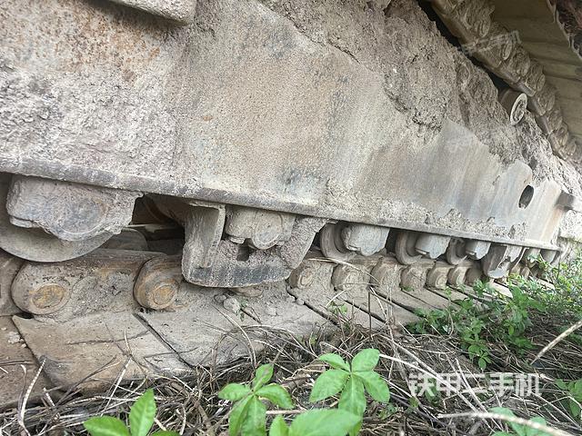 單側(cè)履帶整體(整機(jī)外觀) 單側(cè)履帶整體(整機(jī)外觀)