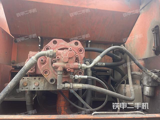 液壓泵艙室正面整體(整機(jī)外觀) 液壓泵艙室正面整體(整機(jī)外觀)