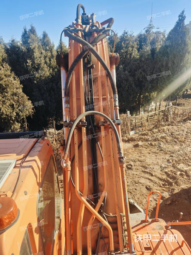 驾驶室顶部（整机外观）