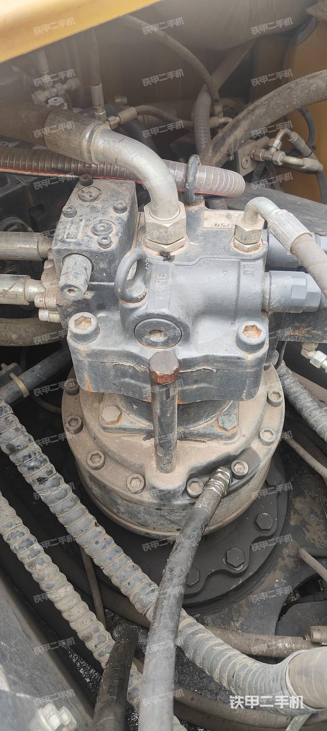 回转马达和主控阀（整机外观）