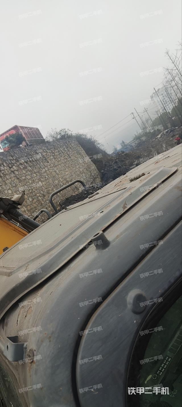 驾驶室顶部（整机外观）