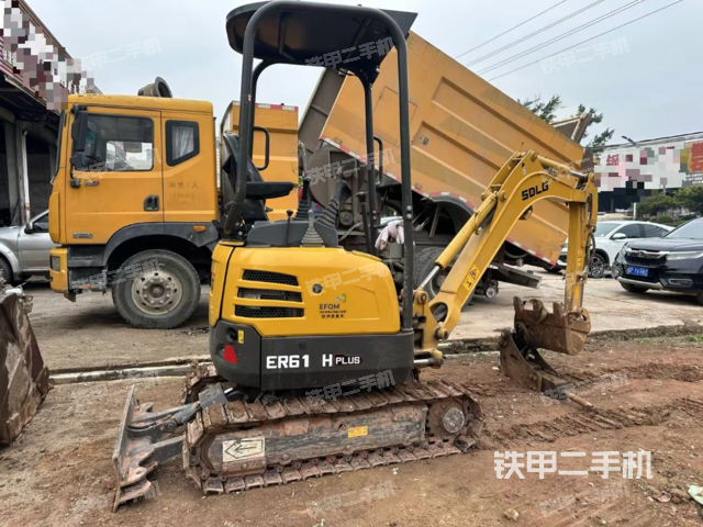 單側(cè)履帶整體（整機(jī)外觀）