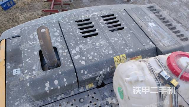 驾驶室顶部（整机外观）