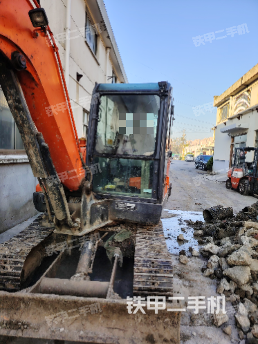 駕駛室整體(整機(jī)外觀) 駕駛室整體(整機(jī)外觀)