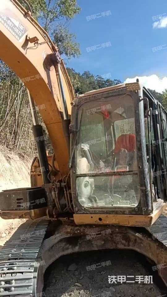 驾驶室顶部（整机外观）