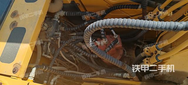 回轉(zhuǎn)馬達(dá)和主控閥（整機(jī)外觀）