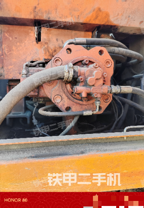 液压泵舱室正面整体（整机外观）