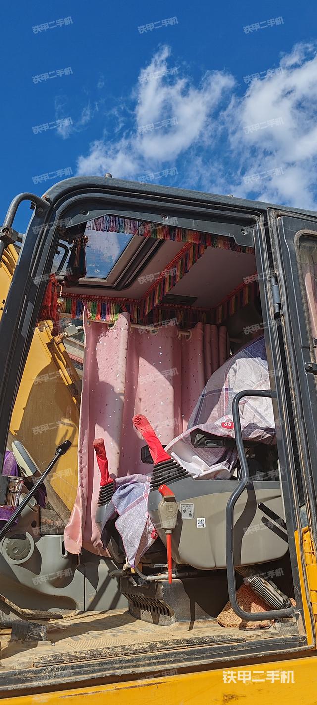 液壓泵艙室正面整體（整機(jī)外觀）