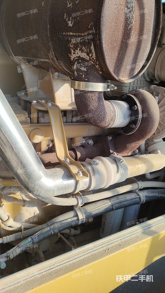 发动机左侧（整机外观及大件）