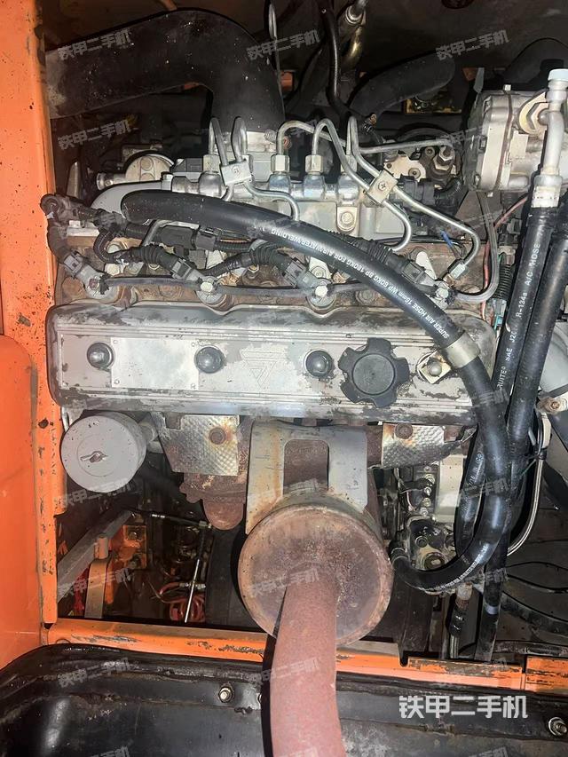 回转马达和主控阀（整机外观）