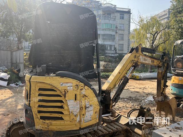 液壓泵艙室正面整體（整機外觀）