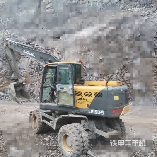 駕駛室整體(整機(jī)外觀) 駕駛室整體(整機(jī)外觀)