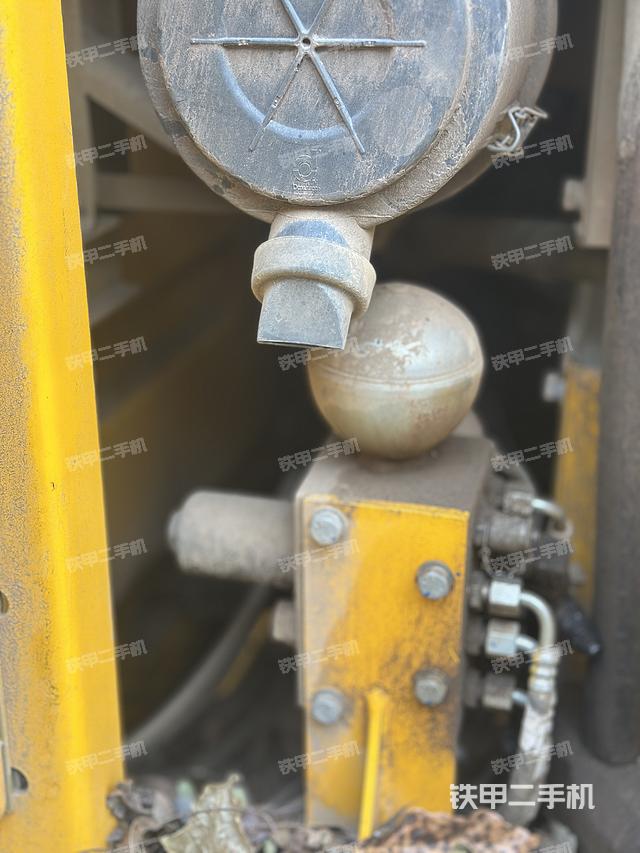 回轉(zhuǎn)馬達和主控閥（整機外觀）