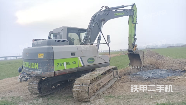 中联重科ZE135E-10挖掘机的设备实拍-第2张实拍照片
