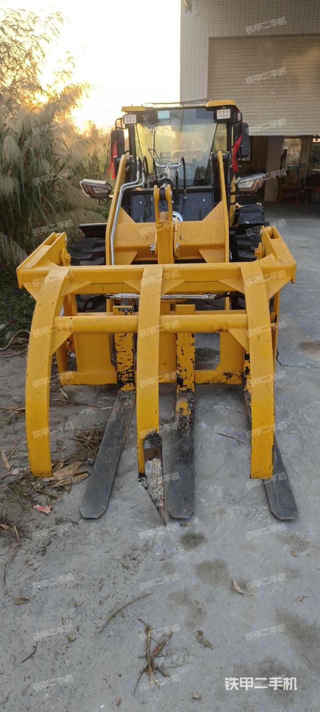 工作裝置整體(整機(jī)外觀及大件) 工作裝置整體(整機(jī)外觀及大件)