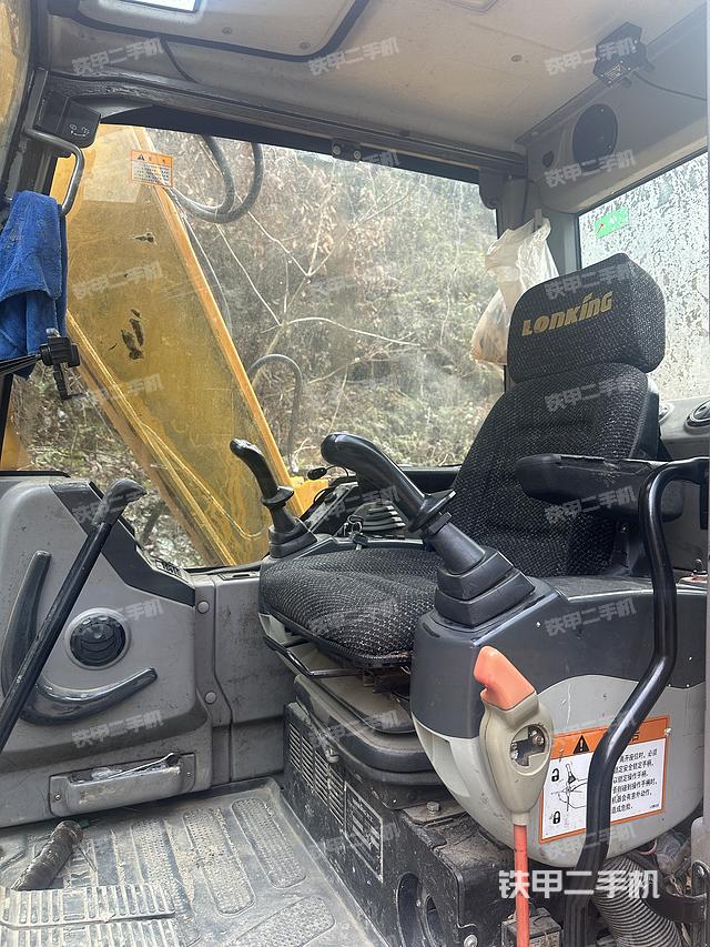 駕駛室整體（整機外觀）