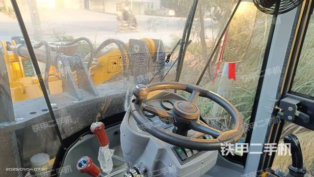 駕駛室頂部（整機(jī)外觀(guān)）