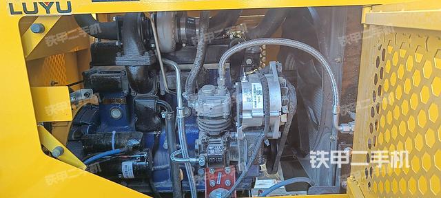 單側(cè)履帶整體（整機(jī)外觀(guān)）