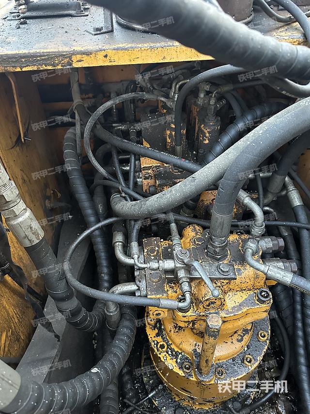 回转马达和主控阀（整机外观）