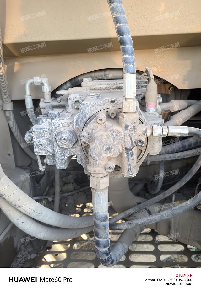 液压泵舱室正面整体（整机外观）