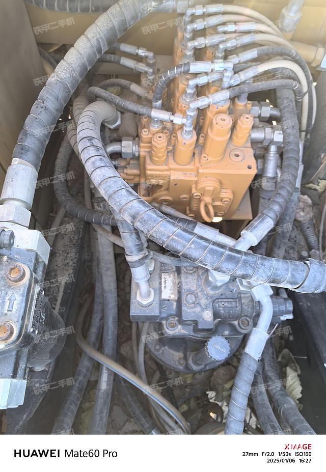 回转马达和主控阀（整机外观）