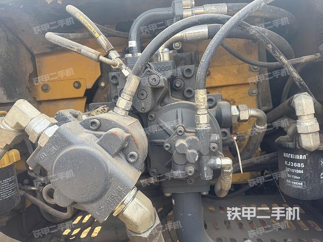 液壓泵艙室正面整體(整機(jī)外觀) 液壓泵艙室正面整體(整機(jī)外觀)