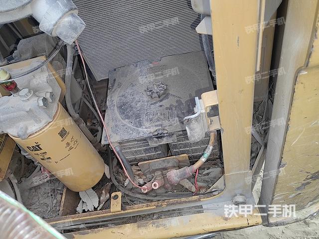 液壓泵艙室正面整體（整機外觀）