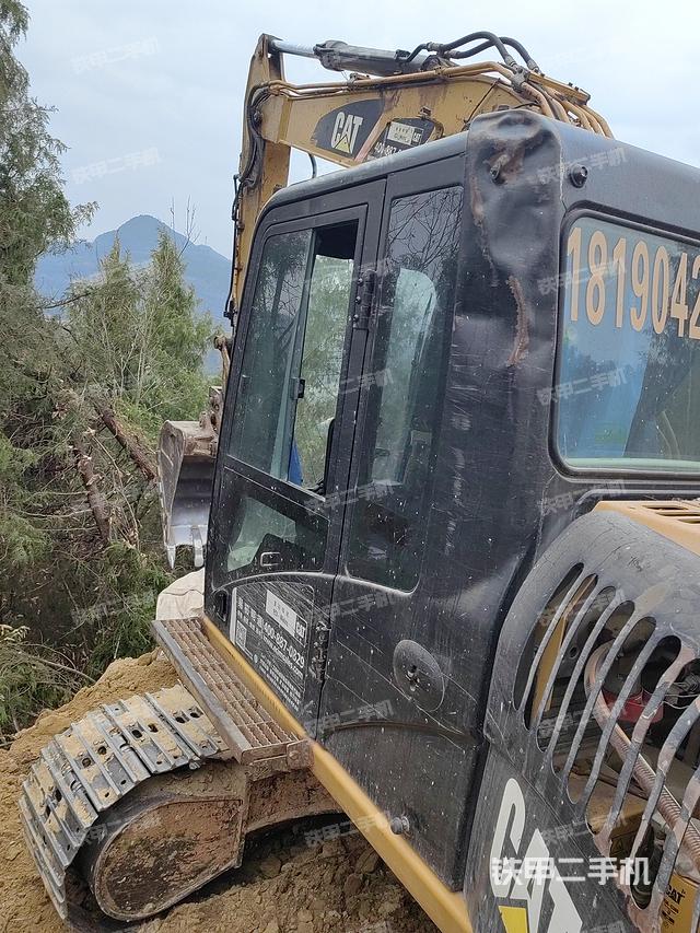 駕駛室頂部（整機外觀）