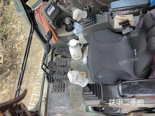 駕駛室整體（整機外觀）