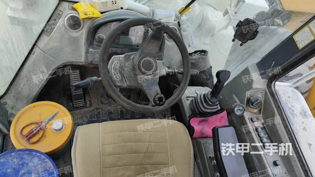 駕駛室工作臺(整機外觀及大件) 駕駛室工作臺(整機外觀及大件)