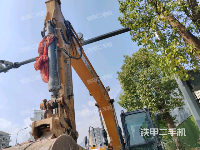 小臂整體左后(工作和回轉(zhuǎn)裝置) 小臂整體左后(工作和回轉(zhuǎn)裝置)